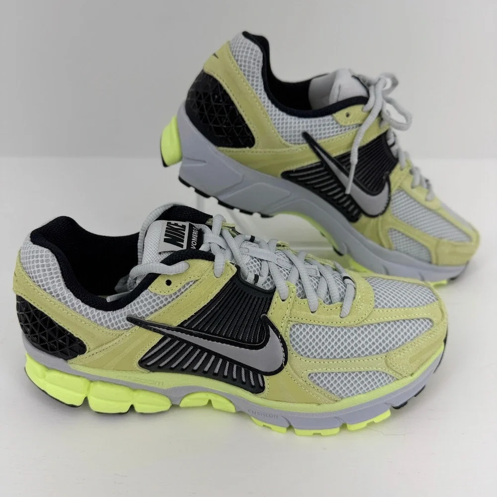 Nike‎ Zoom Vomero 5 Mens 7.5 Barely Volt Platinum HF1553-700 Excellent Running